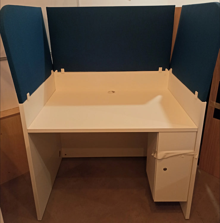 Bureau bois blanc avec casier et cloisons