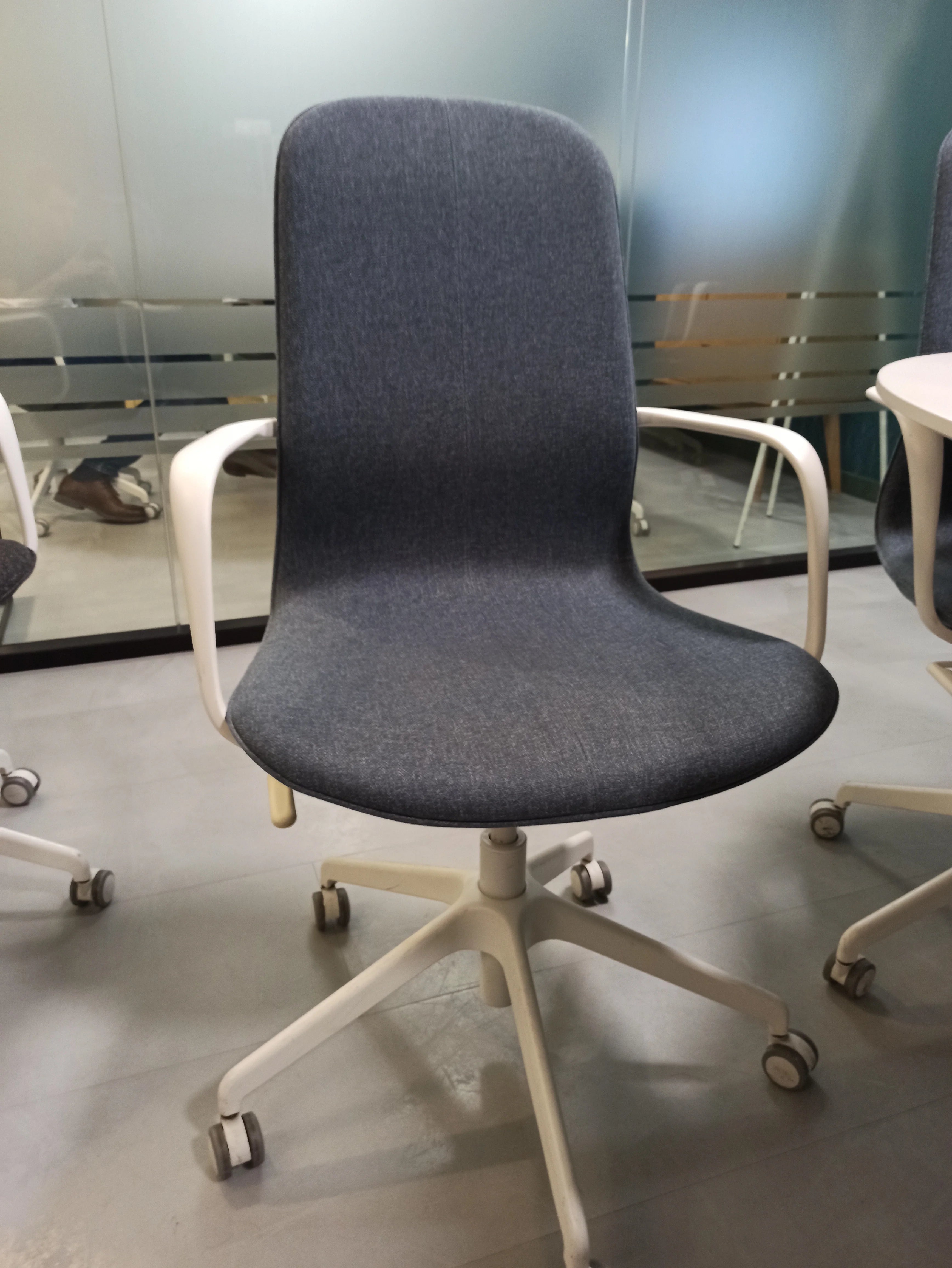 Fauteuil de bureau en tissu bleu IKEA LANGFJALL