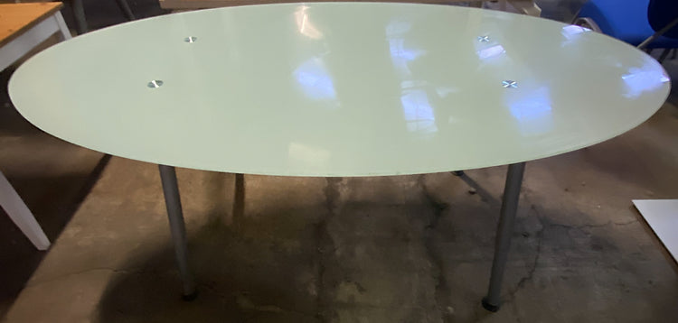Table en verre ovale avec pieds réglables