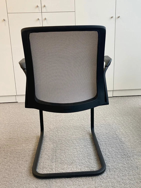 Chaise visiteur design avec accoudoirs Steelcase